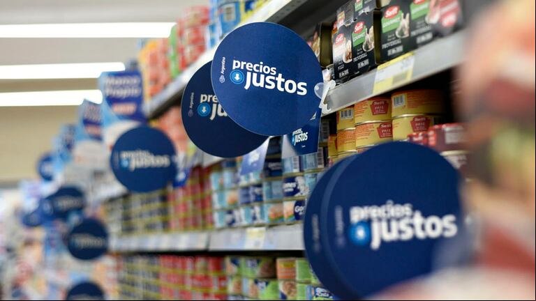 A diferencia de programas anteriores, en Precios Justos no se congelaron los valores sino que se limitó el aumento mensual. (Foto: Télam).