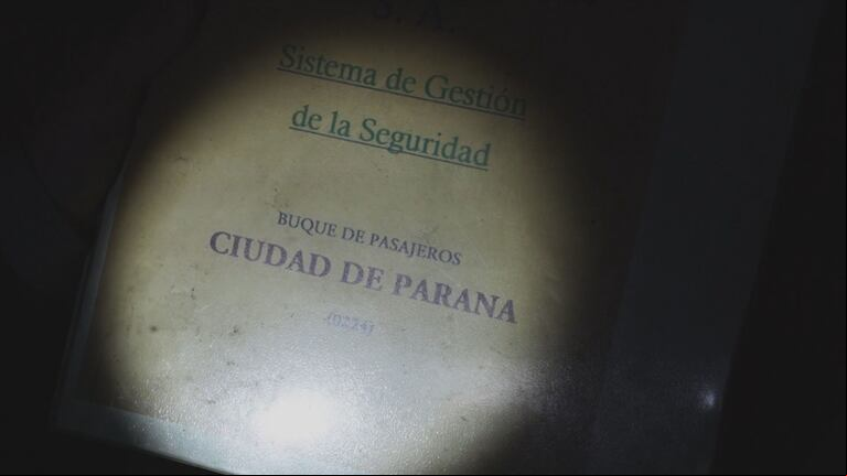A finales de la década de 1990, el barco fue llevado a Misiones y quedó varado en Puerto Iguazú. (Foto: captura de eltrece)