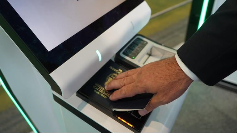A partir de junio se podrá gestionar en simultáneo el pasaporte y la autorización de viaje para menores. (Foto: Gobierno de la Ciudad)