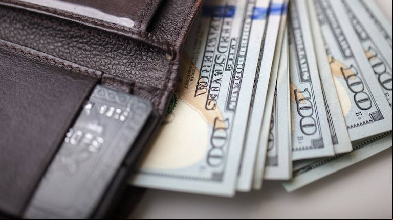 A partir del lunes no habrá límite de compra del dólar. (Foto: Adobe Stock)