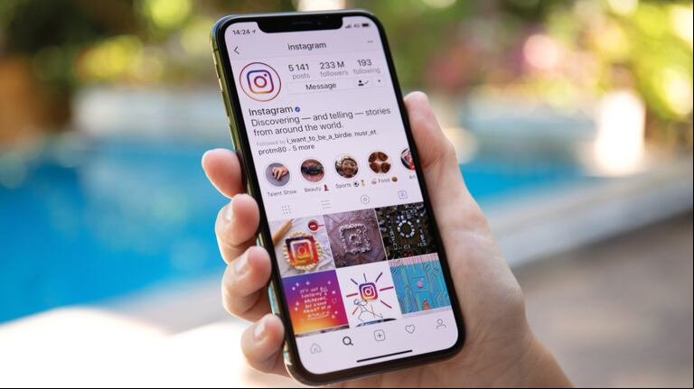 A través de mensajes directos en la app, ciberdelincuentes acusan a s de violar las normas de la plataforma. (Foto: AdobeStock)