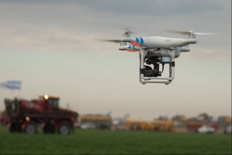 Aapresid destacó que, aunque los drones son eficaces para insecticidas y fungicidas, su capacidad limitada de carga y autonomía complica su uso en aplicaciones de herbicidas.(Foto: Expoagro).
