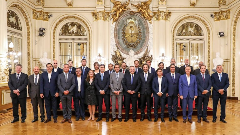 Alberto Fernández buscará reeditar este viernes la foto con los 24 gobernadores, esta vez firmando un nuevo pacto fiscal (Foto: NA)