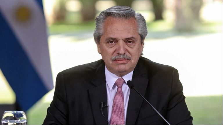 Alberto Fernández durante un discurso en la Quinta de Olivos. (Foto: Presidencia/Esteban Collazo).