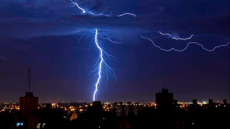 Alerta amarilla por tormentas, lluvias y vientos en varias provincias para este domingo 20 de octubre. (Foto: AdobeStock)