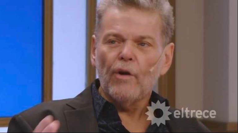 Alfredo Casero contó que tiene que caminar con bastón durante un tiempo. (Foto: captura eltrece)