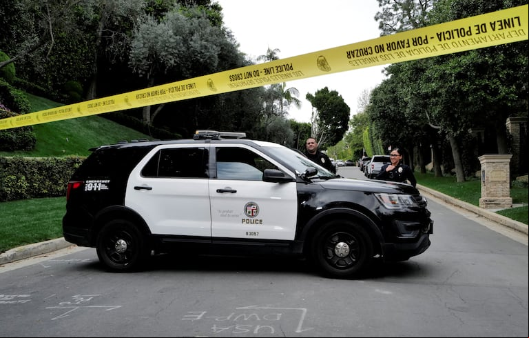 Allanamiento en la casa que tiene Combs en Holmby Hills, Los Ángeles, en marzo de 2024 (Foto: REUTERS/Carlin Stiehl).