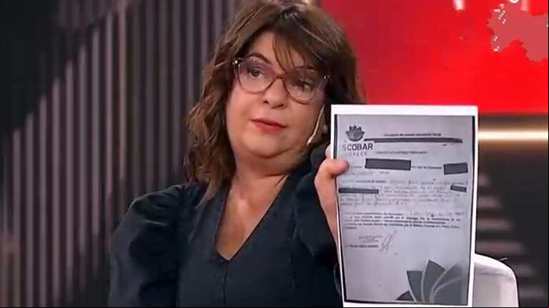 Andrea Taboada habló con el padre de una adolescente afectada por el gas pimienta arrojado por Cinthia Fernández y mostró el certificado médico. (Foto: Captura América)
