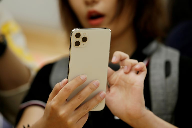 Apple lanzaría una nueva versión del iPhone SE (Foto: Reuters/Jason Lee)