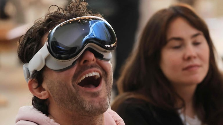Apple Vision Pro: cambio de planes para el esperado modelo más accesible. (Foto: AFP/David Swanson)