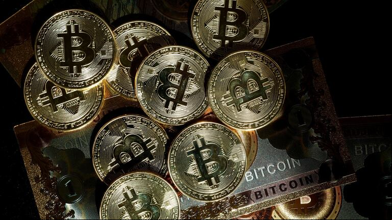Aprovechándose de la falta de experiencia de los s y las escasas regulaciones, los delitos y estafas cripto no se detienen. (Foto: Reuters).