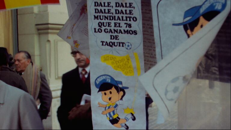 "Argentina '78" muestra cómo vivió la sociedad el Mundial que se disputó en el país. (Foto: Disney+)