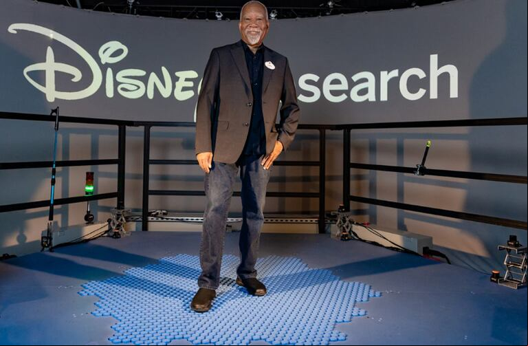 Así es HoloTile, el revolucionario sistema de realidad virtual de Disney que parece de ciencia ficción. (Captura: YouTube/Disney)