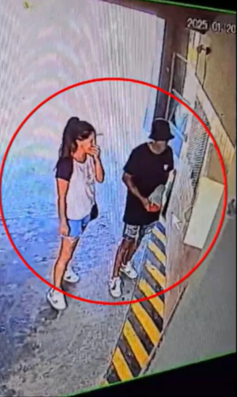 Así fue el momento en el que la pareja ingresó al hotel. (Foto: captura de video TN)