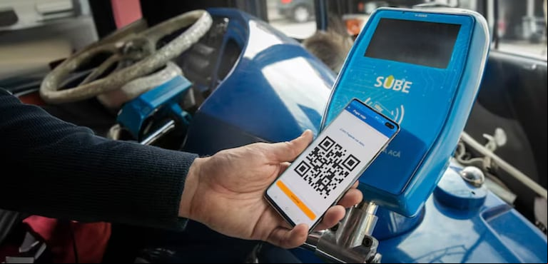 Aumentan los pagos con QR en colectivos. (Foto: Adobe stock)