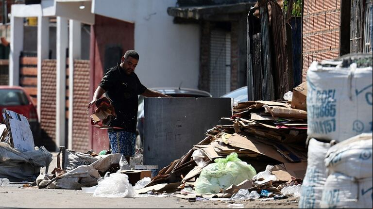 Aun con la inflación en desaceleración, la canasta básica implica un mayor desembolso mes tras mes. (Foto: Reuters/ Agustin Marcarian)