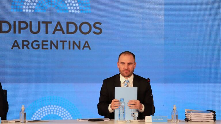 Aunque el ministro de Economía, Martín Guzmán, descartó una reestructuración de la deuda en pesos, los inversores desconfían. (Foto: NA/JOSE LUIS PERRINO).