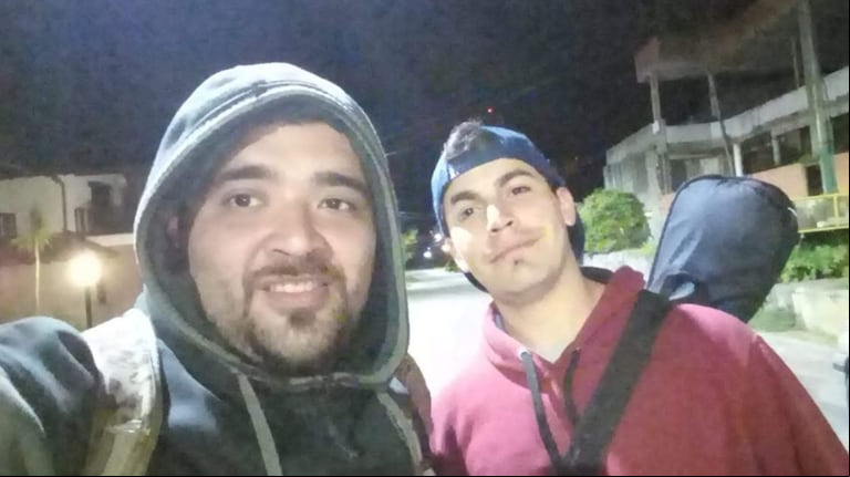 Axel Geremías Martínez -izquierda- y su amigo Esteban Acosta -derecha-. (Foto: gentileza Matías Martínez).