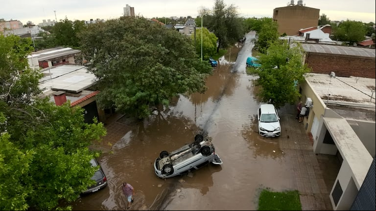 Bahía Blanca estuvo bajo alerta naranja en la previa de las lluvias el 7 de marzo, nivel que subió a rojo luego de las primeras precipitaciones de ese día. (Foto: AP)