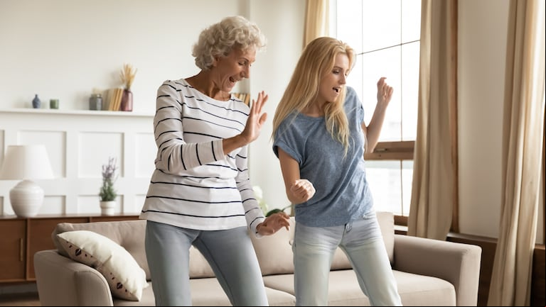 Bailar, una de las actividades que ayuda a superar el estrés. (Foto: Adobe Stock)