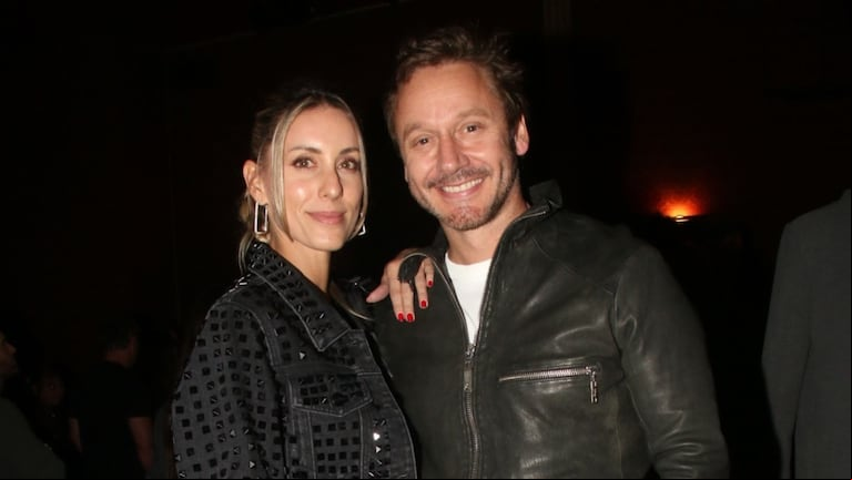 Benjamín Vicuña y Ana Espasandin dieron cátedra de moda en la noche porteña. (Foto: Movilpress)