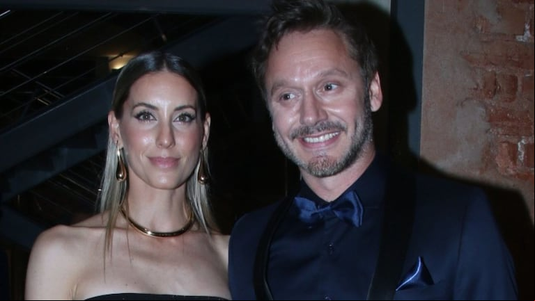 Benjamín Vicuña y Ana Espasandin fueron una de las parejas más fotografiadas de la noche. (Foto: Movilpress)