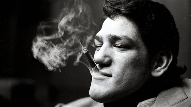 Bonavena y un habano en la boca fue algo tan común como verlo con sus guantes de boxeador. Fue un personaje del día y de la noche, divertido y carismático aunque también burlón y despectivo.