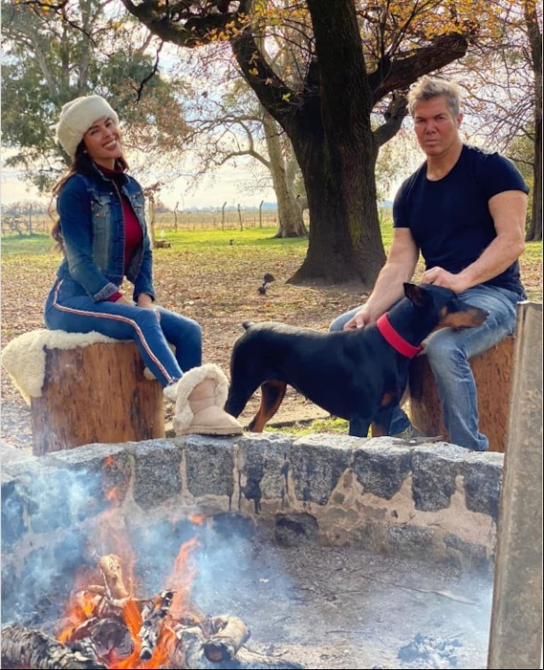 Burlando junto a su pareja Barby Franco en el campo de Las Flores. (Foto: Instagram burlandofernando)