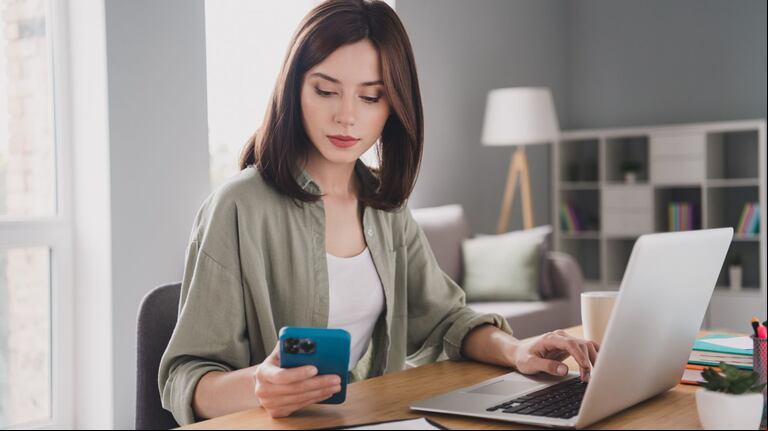 Cada vez más empresas ofrecen funciones para limitar el uso excesivo de los celulares. (Foto: Adobe Stock)