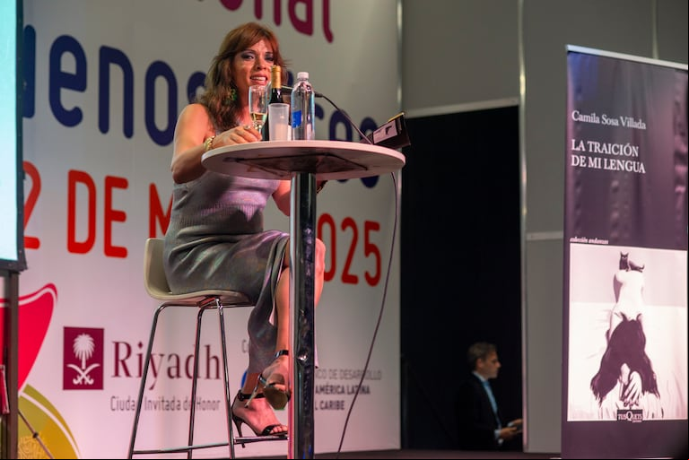 Camila Sosa Villada. La escritora trans presentó su nuevo libro, La traición de mi lengua, a sala llena. (Foto: Fundación El Libro).