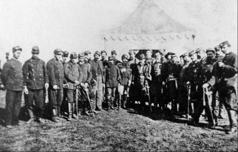 Campamento de Choele Choel con Roca y Gramajo, además de otros oficiales(Foto: gentileza Eduardo Lazzari)