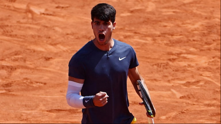 Carlos Alcaraz va por su primer Roland Garros. (Foto: EFE).