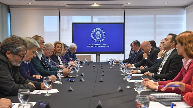Casi el 70% de las paritarias que acordaron los gremios en lo que va de 2025 estuvieron por debajo de la inflación. (Foto: Secretaría de Trabajo).