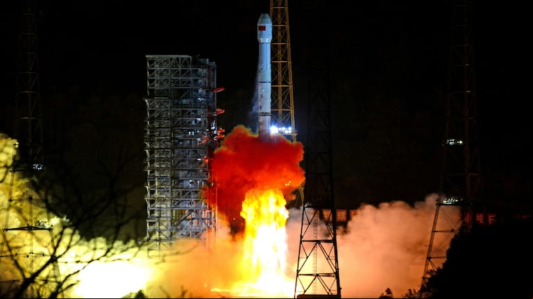 China da un nuevo paso en su carrera espacial: lanzó su sonda Tianwen-2