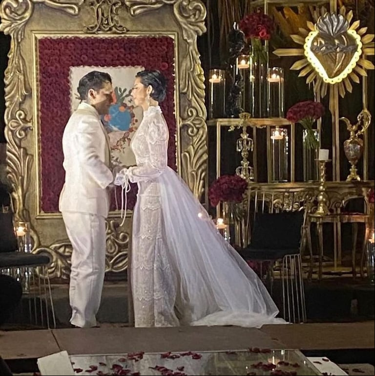 Christian Nodal y Ángela Aguilar se casaron en una boda íntima. (Foto: instagram/libellerevista)