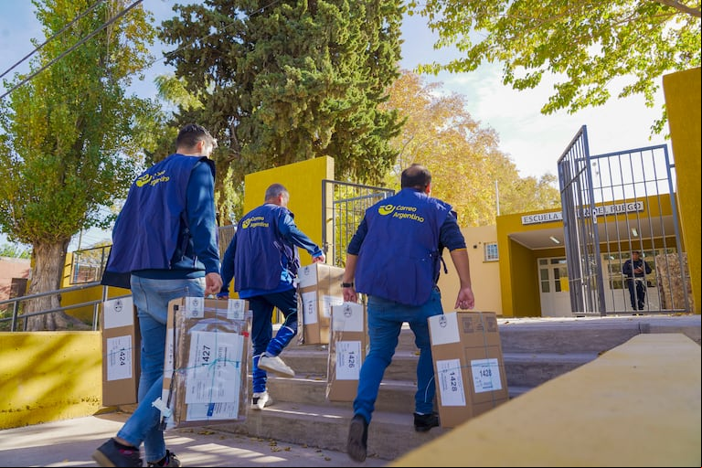 Comenzó la distribución de urnas para las elecciones PASO 2023 (Foto: Correo Argentino).