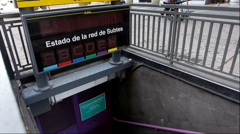 Cómo funcionan los subtes, colectivos, trenes y vuelos este miércoles 30 de octubre durante el paro (Foto: DYN).