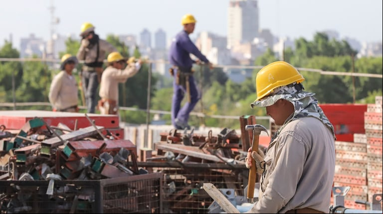 Cómo y cuándo se podrán comprar herramientas de trabajo en 12 cuotas sin interés. (Foto: NA)