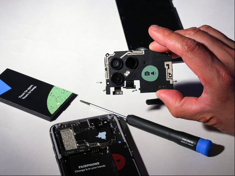 Componentes del Farphone 4 (Jim Wilson/The New York Times)
