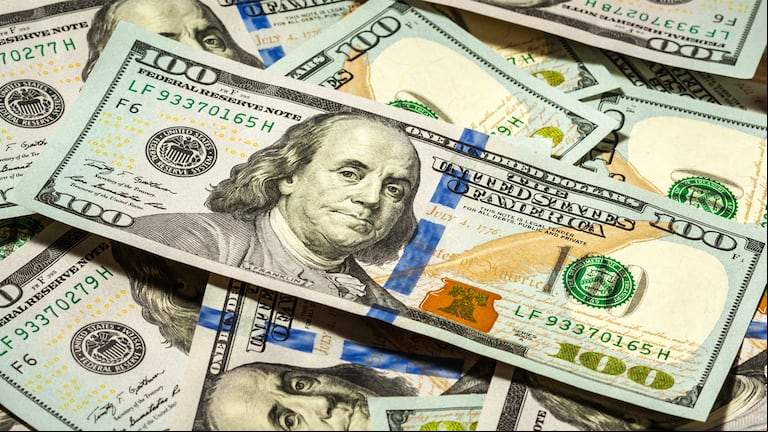Conocé a cuánto se vende el dólar oficial en las entidades bancarias este martes 15 de abril. (Foto: Adobe Stock)