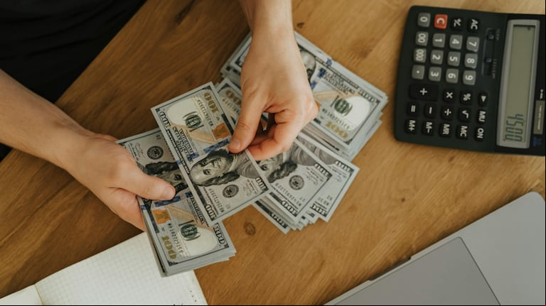 Conocé las cotizaciones del dólar oficial banco por banco este lunes 14 de abril. (Foto: Pexels)