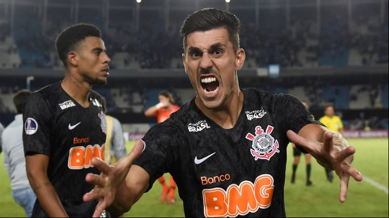 CORINTHIANS. Le cortó el contrato al futbolista (Foto: AFP).