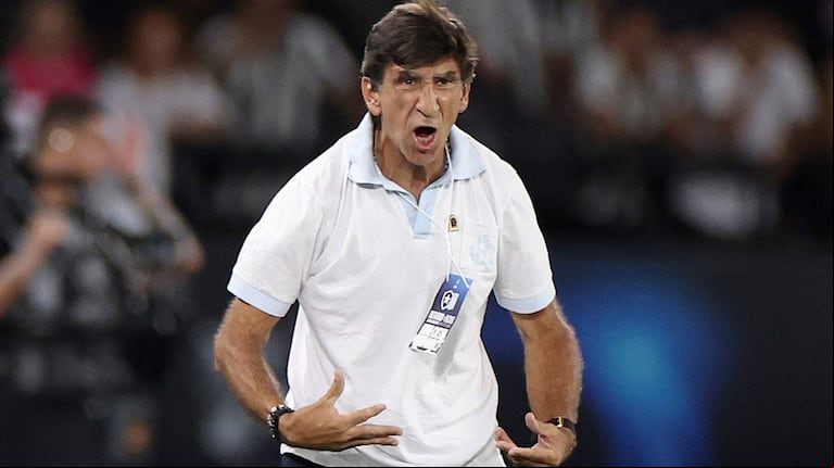 Costas se enojó con los hinchas que no reconocen el logro de los jugadores (Foto: AP).