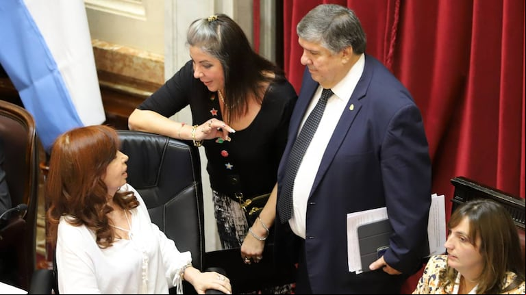Crece la tensión entre la expresidenta Cristina Kirchner y el jefe del bloque K en el Senado, José Mayans. (Foto NA: Pablo Lasasnky)