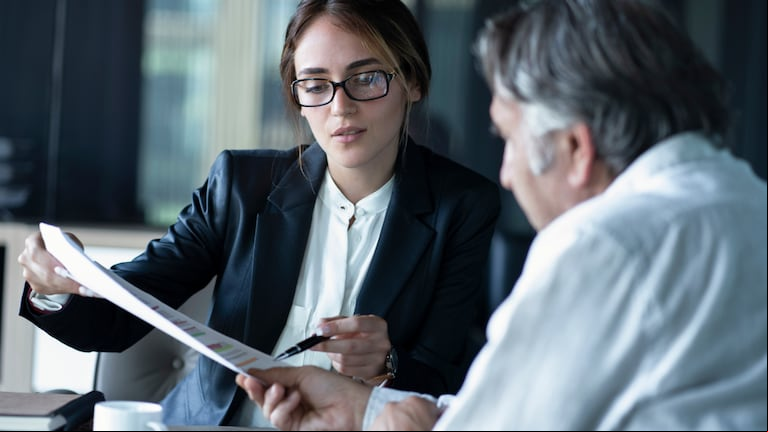 Cuánto cobran los empleados bancarios en mayo de 2025 tras el último aumento (Foto: Adobe Stock).