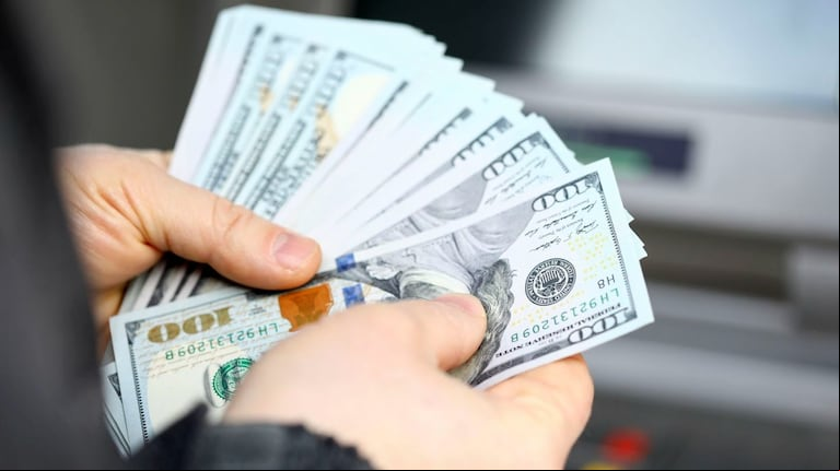 Cuánto costará el dólar este lunes y todos los detalles del levantamiento del cepo (Foto: Adobe Stock)