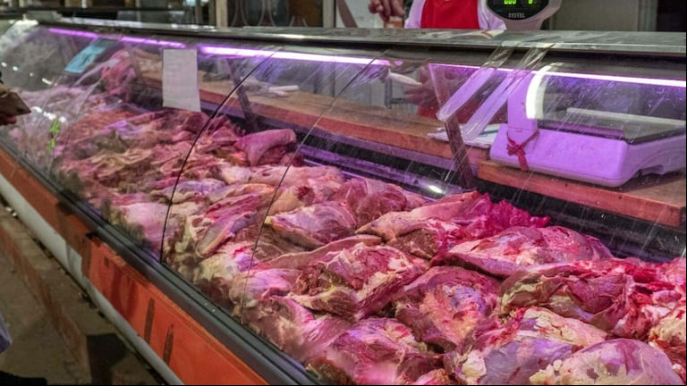 Cuánto cuesta un kilo de asado en los grandes supermercados. (Foto: Télam)