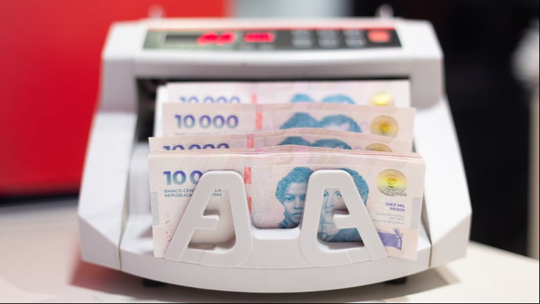 Cuánto efectivo se podrá retirar del banco sin tener problemas con ARCA tras los cambios del Gobierno (Foto: Adobe Stock).