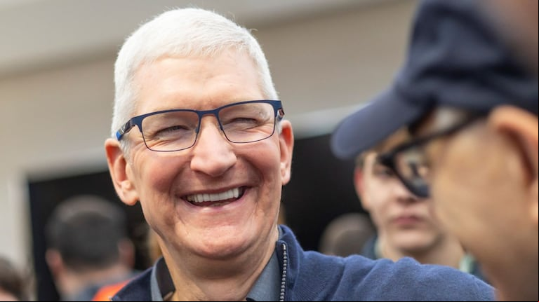 Cumplidos del director ejecutivo de Apple a DeepSeek, a pesar de las advertencias que apuntan a supuestas vulnerabilidades y violaciones en el modelo de la startup china. (Foto: EFE/EPA/Justin Lane)