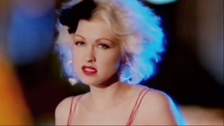 Cyndi Lauper, en uno de sus videoclips de los 80. Con una amplia trayectoria, la estrella de pop decidió dejar los escenarios.  Foto: Captura de YouTube.